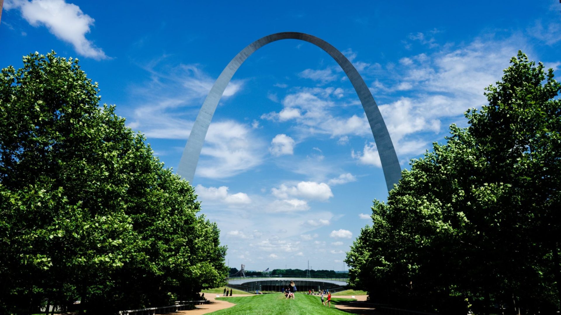 Picture of the Arch Grounds and St. Louis Arch